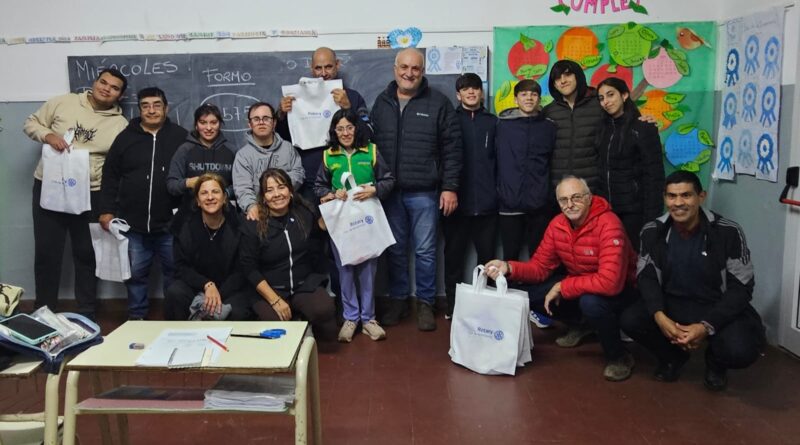 Armstrong: Visita del Rotary club Armstrong al CEMPA N° 91