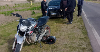 Persecución y detención de dos hombres con una moto robada